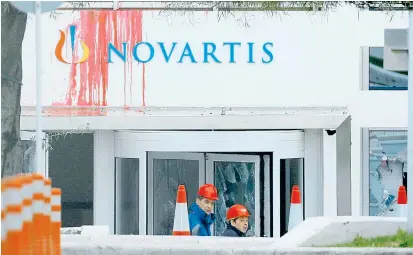  ??  ?? Die Pharmafirm­a Novartis wurde bereits Opfer einer Farbattack­e der Gruppe Rubikon.