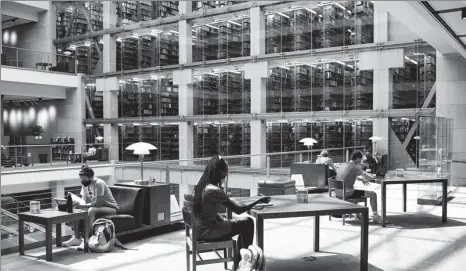  ?? TY WRIGHT / BLOOMBERG VIA GETTY IMAGES ?? Students study in the library at Ohio State University in Columbus, Ohio, United States, last year.