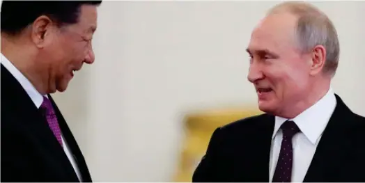 ?? ?? Le président chinois Xi Jinping et son homologue russe Vladimir Poutine, lors d’une rencontre à Moscou en juin 2019 (Crédits : Reuters)