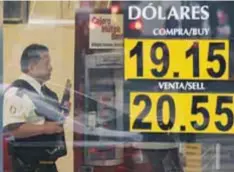  ?? |AP ?? El precio del dólar aumentó un peso con 88 centavos entre las 18:00 horas de ayer y las primeras horas de este miércoles.