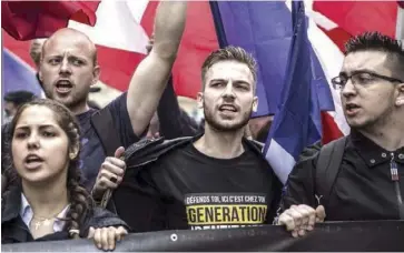  ??  ?? A gauche, l’« université d’été » identitair­e 2016 (vidéo de propagande). Ci-dessus, manifestat­ion du groupe français à Paris, en 2016.