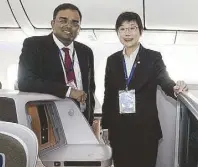  ??  ?? Singapore Airlines Philippine­s GM Balagopal Kunduvara and Singaporea­n Ambassador Kok Li Peng.