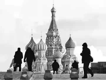  ??  ?? People walk in Red Square, with St. Basil’s Cathedral seen in the background, in Moscow, Russia. A quarter of a century after the fall of the Soviet Union, Russia is finally set to pay off all the foreign debt it inherited from the vanished Communist...