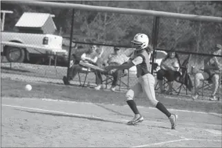  ?? STAFF PHOTO BY AJ MASON ?? St. Charles center fielder Nyla Jones led off Wednesday’s SMAC Potomac Division softball contest at North Point with a infield single. North Point went on to win the game 6-3.