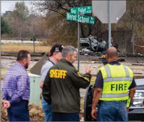  ?? (AP/The Daily Advertiser/Scott Clause) ?? First responders work Saturday at the scene of a small plane crash in Lafayette, La.