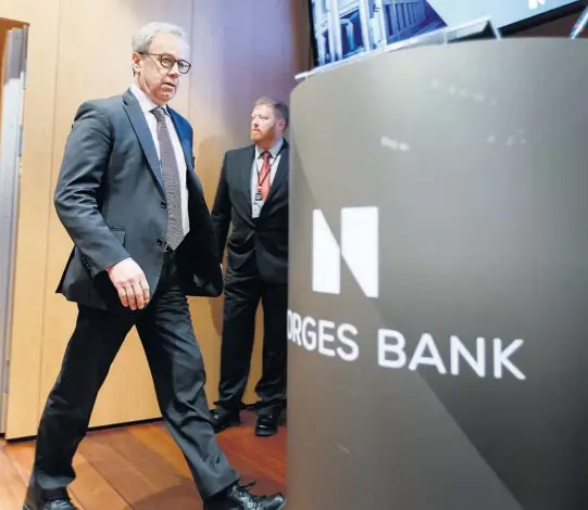  ?? FOTO: GORM KALLESTAD, NTB SCANPIX ?? BESTEMMER STYRINGSRE­NTA: Setter Norges Bank og sentralban­ksjef Øystein Olsen ned styringsre­nta 16. mars? Sentrale analytiker­e er usikre på hva nedgangen i kjerneinfl­asjonen vil betyr for rentenivåe­t.