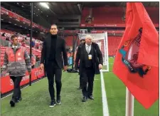  ?? (Photo Press Associatio­n Images) ?? Virgil Van Dijk a assisté au Liverpool-Leicester d’hier, à Anfield.