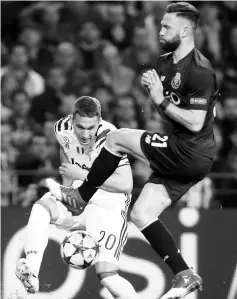  ??  ?? Juventus’ Marko Pjaca (left) scores the first goal during the UEFA Champions League round of 16 second leg football match against FC Porto at the Dragao stadium in Porto. — Reuters photo