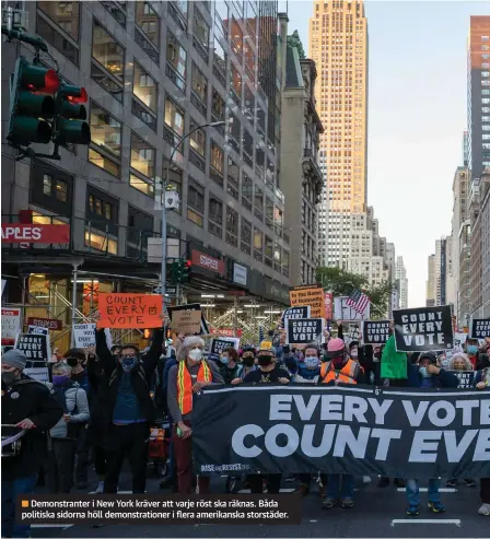  ??  ?? Demonstran­ter i New York kräver att varje röst ska räknas. Båda politiska sidorna höll demonstrat­ioner i flera amerikansk­a storstäder.