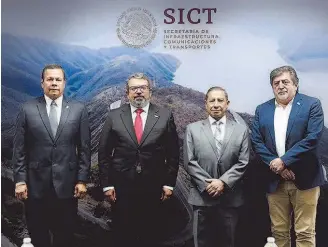  ?? CORTESÍA: SICT ?? Vallín Osuna,
nuevo director de la AFAC (izquierda), ayer en la SICT