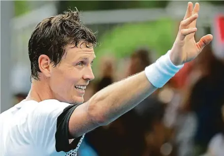  ?? FOTO ČTK/AP ?? Tomáš Berdych slaví výhru ve 2. kole Australian Open nad Robinem Haasem. V Melbourne zatím neztratil ani set a udržel si všechna podání.