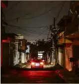  ??  ?? Rua Polaca Mineira, na zona leste de SP, também atingida pela falta de luz