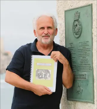  ??  ?? Yves-Michel Langlois raconte sa famille. Il y évoque largement des pages inconnues de la Résistance notamment à Antibes. (Photo Eric Ottino)