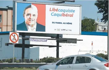  ?? PHOTO D’ARCHIVES, JEAN-FRANÇOIS DESGAGNES ?? Une affiche syndicale anti-caq et anti-plq photograph­iée le 31 juillet dernier au coin de l’autoroute Laurentien­ne et de la rue de la Croix-rouge à Québec.