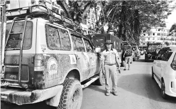  ??  ?? Sakta chairman Meeks Mape poses next to his 4WD.