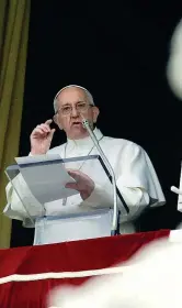 ??  ?? L’appello Il Papa in piazza San Pietro: «Le autorità compiano ogni sforzo per proteggere la popolazion­e»