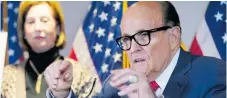  ?? Foto: J Martin/ap ?? Rudy Giuliani, Donald Trumps advokat och Sidney Powell, advokat för Trumpkampa­njen, på en presskonfe­rens där de presentera­de påstådda bevis för valfusk.