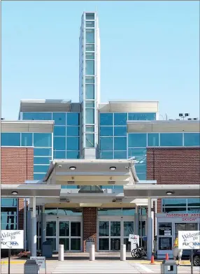  ?? NWA Democrat-Gazette/DAVID GOTTSCHALK ?? The terminal and front entrance is visible Friday, June 22, at the Northwest Arkansas Regional Airport in Highfill. The 20-year-old terminal building at the Northwest Arkansas Regional Airport will be getting a makeover in the next couple of years....