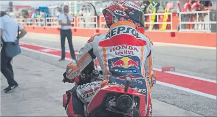  ?? FOTO: GETTY ?? Marc Márquez saliendo al pitlane desde el box Repsol Honda El de Cervera se encontró con Rossi en pista en esta primera jornada