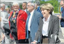  ??  ?? Brigitte Barèges accomgnée de ses élus pour l’inaugartio­n du tronçon 1B du Boulevard Urbain Ouest