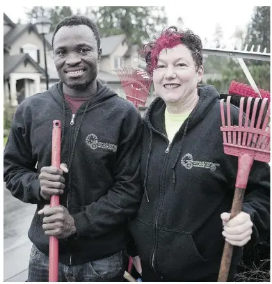  ?? Nick Proca ylo / PNG ?? Newly appointed Ghana tribal chief Eric Manu and his now-former boss Susan Watson.