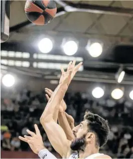  ?? Foto: Efe ?? Partido entre Barcelona Lassa y Baskonia.