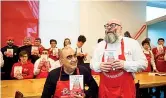  ?? (Foto Roberto Mignanego) ?? Acampora e Elio durante la presentazi­one del libro Vietato calpestare i sogni