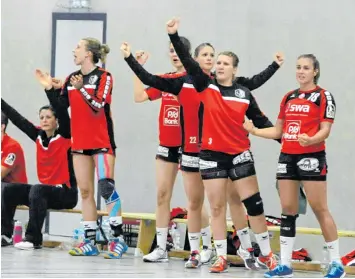  ?? Foto: Fred Schöllhorn ?? Endlich ist der Bann gebrochen: die Handballer­innen des TSV Haunstette­n durften in Nürtingen ihren ersten Sieg in der laufenden Zweitliga-Saison feiern.