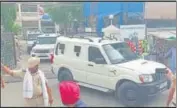  ?? SANJEEV KUMAR/HT ?? Jagdeep Singh, alias Jaggu Bhagwanpur­ia, being taken away from court in Mansa on Thursday.