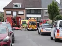  ?? FOTO BSB ?? De pakjesbezo­rger zou nog geprobeerd hebben om het voertuig te stoppen, maar dat mocht niet baten.