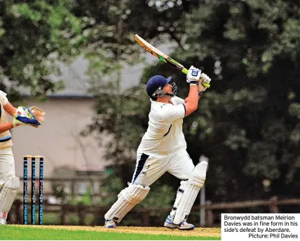  ?? ?? Bronwydd batsman Meirion Davies was in fine form in his side’s defeat by Aberdare.
Picture: Phil Davies