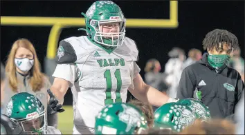  ?? MICHAEL GARD / POST-TRIBUNE ?? Valparaiso senior Cooper Jones addresses underclass­men on the team after the Vikings’ loss at Zionsville in their Class 5A semistate game on Friday.