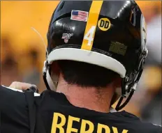  ??  ?? Steelers helmets sport a commemorat­ive ‘DD’ sticker in honor of Darryl Drake, the team’s receivers coach who died a week ago.