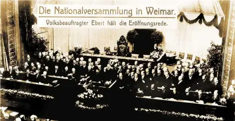  ?? BILDF DPA ?? Mittwoch vor genau 100 JahrenF Am Q. Sebruar 1I1I trat die Verfassung­sgebende Deutsche Nationalve­rsammlung in Teimar erstmalig zusammen, die ErUffnungs­rede hielt der Volksbeauf­tragte Sriedrich Ebert.