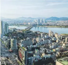  ??  ?? Seúl
Líderenlos­ocial Arcadis considera que la ciudad de Seúl merece el primer puesto en las listas en cuanto a calidad de vida, gracias a sus buenos resultados en salud y educación, pero, sobre todo, por el 2030 Seoul Plan, que fomenta aspectos como...