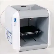  ??  ?? Einstieg ins 3D-Drucken: Bei günstigen Modellen müssen Sie in der Regel auf Display und Kartenslot verzichten – so etwa beim German Reprap Neo.