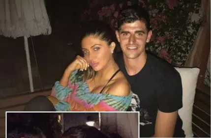  ?? FOTO'S PHOTO NEWS ?? Brittny Gastineau en Thibaut Courtois kussen en knuffelen in de bar van een hotel in Los Angeles. De Amerikaans­e societyfig­uur deelde de beelden zelf op Snapchat.