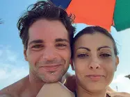 ??  ?? Dalle nozze alla tragedia Roberto Lo Coco, 28 anni e Giulia Lazzari, 23 anni, quando ancora erano in coppia