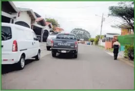  ?? GESLINE ANRANGO ?? Agentes judiciales buscaron evidencia en la casa de un colombiano, en Goicoechea, secuestrad­o y luego decapitado.