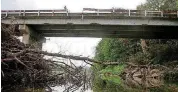  ?? [PHOTO BY MIKE SIMONS, TULSA WORLD] ?? Below the South Welling Road bridge over the Baron Fork Creek in Tahlequah where five Northeaste­rn State University students died Sunday after their car broke through a guardrail and fell into the creek.