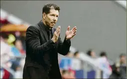  ?? FOTO: EFE ?? Diego Simeone, aplaudiend­o a los suyos en el partido ante la Real