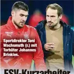  ??  ?? Sportdirek­tor Toni Wachsmuth (r.) mit Torhüter Johannes Brinkies.