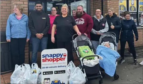  ?? ?? Mags Gillan (far left) and Louise Macaulay (fourth left) took part in a supermarke­t dash thanks to Snappy Shopper