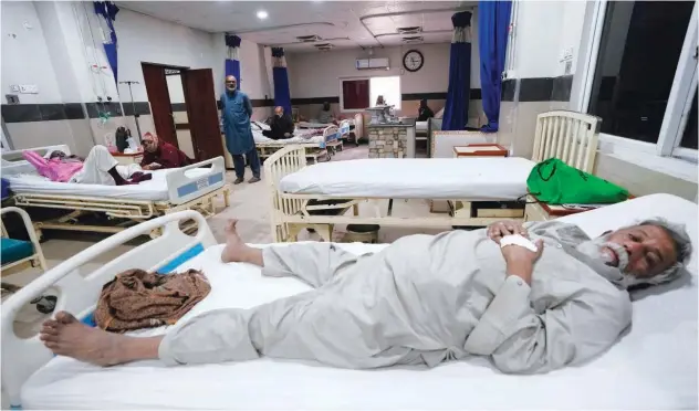  ?? Associated Press ?? ↑
Men lie on beds in the cardiac ward of a hospital in Karachi on Thursday.