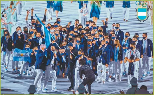  ?? COMITE OLIMPICO ARGENTINO ?? CELESTE Y BLANCA. La delegación argentina fue acotada: no todas las personas pudieron asistir por los protocolos ante el covid.