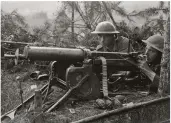  ??  ?? ABOVE: British soldiers using a captured German machine gun during the Second battle of the Marne