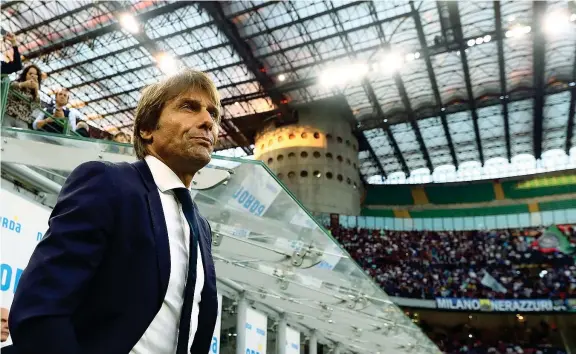  ??  ?? Deciso Antonio Conte, 50 anni, è da poco più di quattro mesi all’inter. I nerazzurri sono secondi in classifica, ma hanno perso l’ultima sfida in Champions contro il Borussia Dortmund (Getty Images)