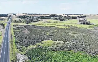  ??  ?? El barrio Parque Manantiale­s tendrá un sector residencia­l de casi 700 lotes. Reservorio­s de agua, un campus universita­rio y un lugar de retiro.