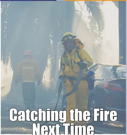  ?? Photo by Chris Villanueva ?? Above right, firemen attempt to put out a fire at Peck Park canyon in San Pedro on May 12.