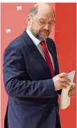  ?? FOTO: GAMBARINI/DPA ?? Wollte keine große Koalition, musste aber kleinlaut zurückrude­rn: SPDChef Martin Schulz.